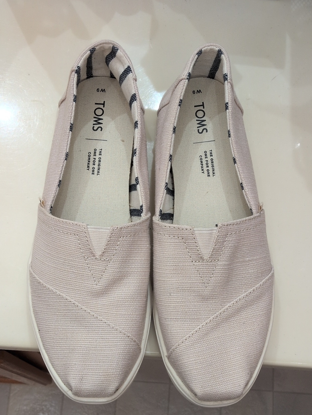 TOMS Women's Slip-On Flats in Pale Pink Canvas